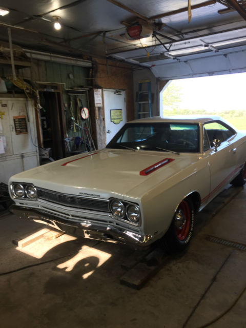 1968 Polor White Plymouth GTX U/K