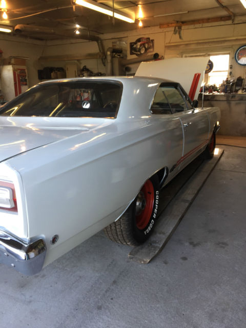 1968 Polor White Plymouth GTX U/K