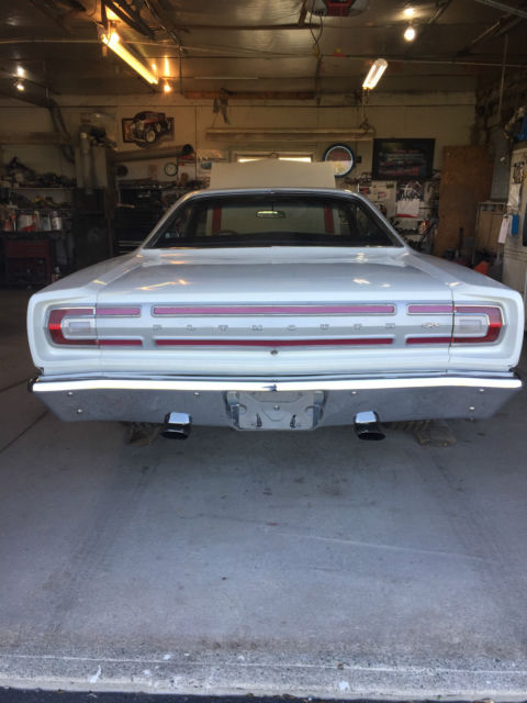 1968 Polor White Plymouth GTX U/K