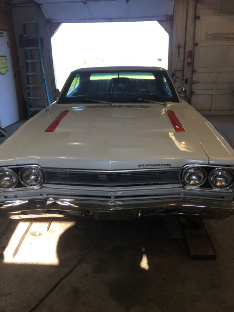 1968 Polor White Plymouth GTX U/K