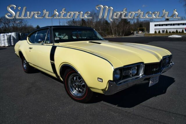 1968 Yellow Oldsmobile 442 Coupe