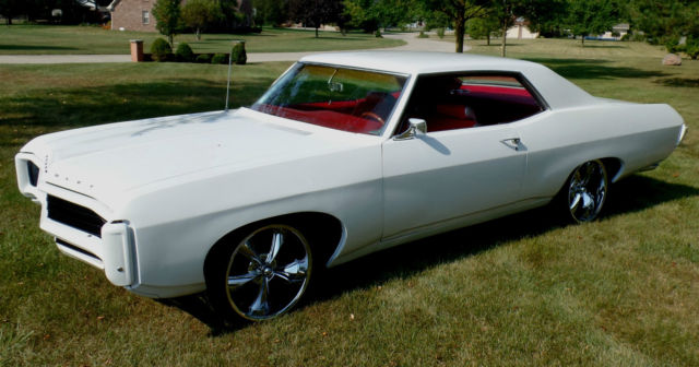 1969 White Chevrolet Impala Coupe