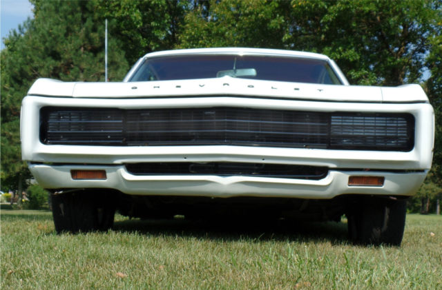 1969 White Chevrolet Impala Coupe