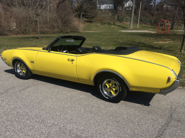 1969 Yellow Oldsmobile 442 Convertible
