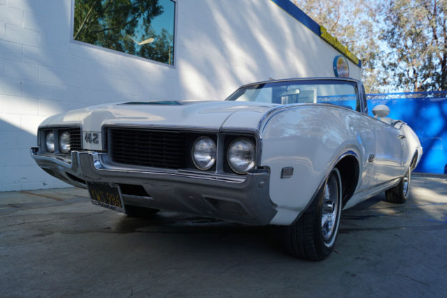 1969 Cameo White Oldsmobile 442 Convertible