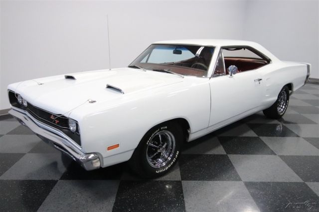1969 White Dodge Coronet