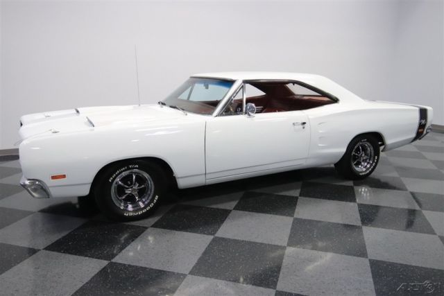 1969 White Dodge Coronet