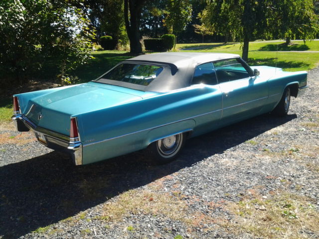 1969 bule Cadillac DeVille Convertible