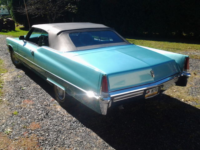 1969 bule Cadillac DeVille Convertible