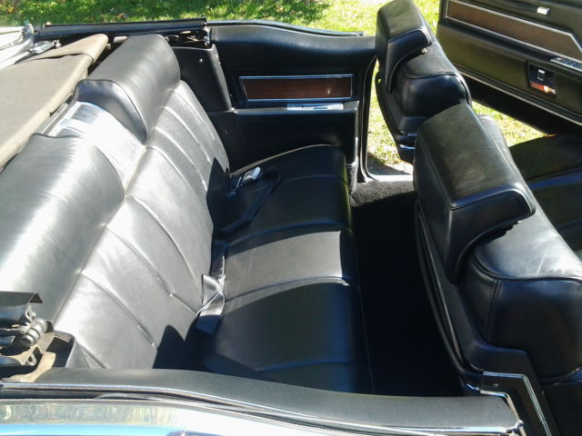 1969 bule Cadillac DeVille Convertible