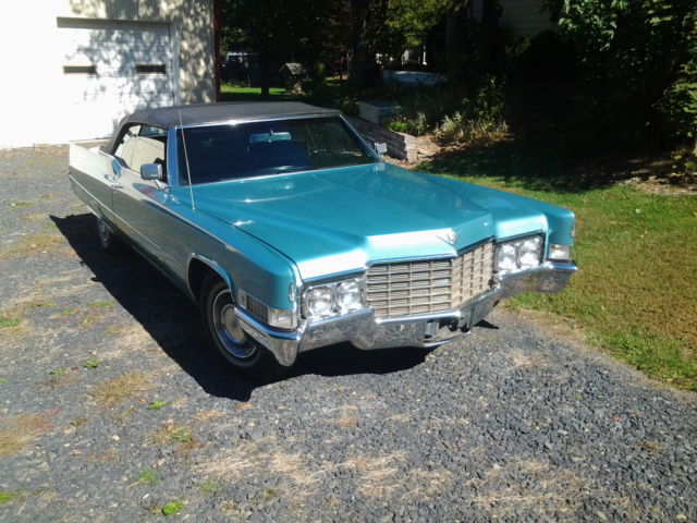 1969 bule Cadillac DeVille Convertible