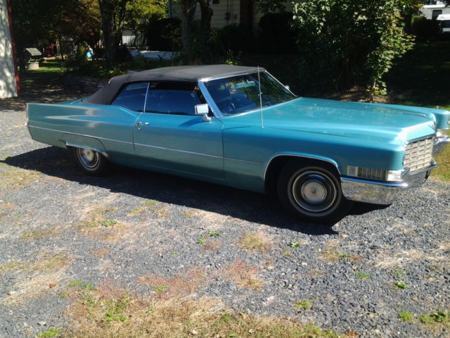 1969 bule Cadillac DeVille Convertible