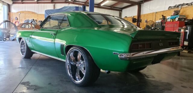 1969 Rally grn Chevrolet Camaro Coupe