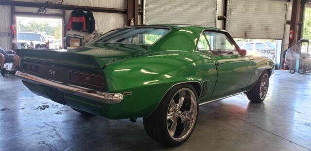 1969 Rally grn Chevrolet Camaro Coupe