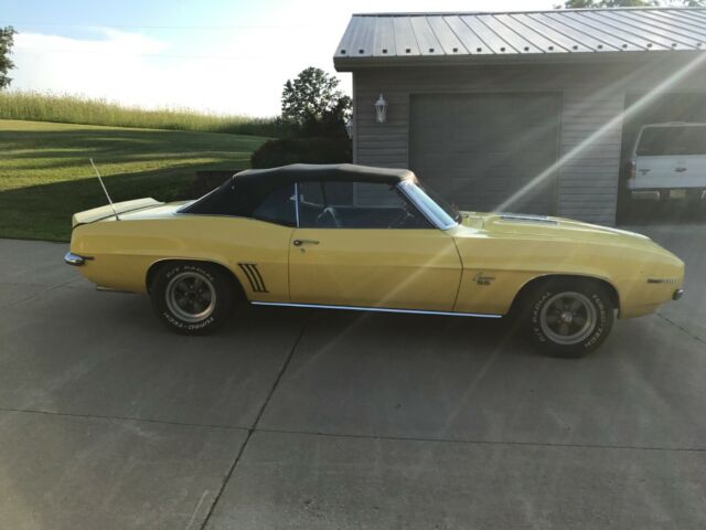 1969 Yellow Chevrolet Camaro