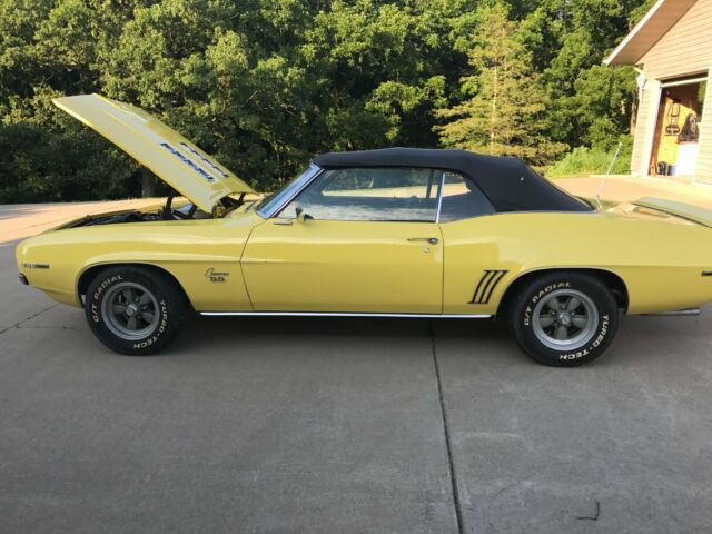 1969 Yellow Chevrolet Camaro