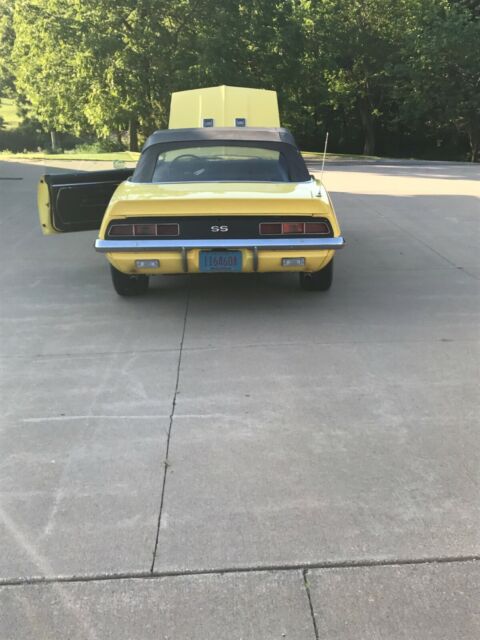 1969 Yellow Chevrolet Camaro