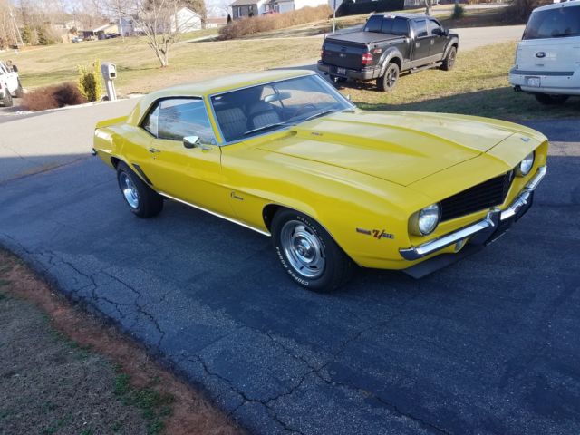1969 Daytona Yellow Chevrolet Camaro