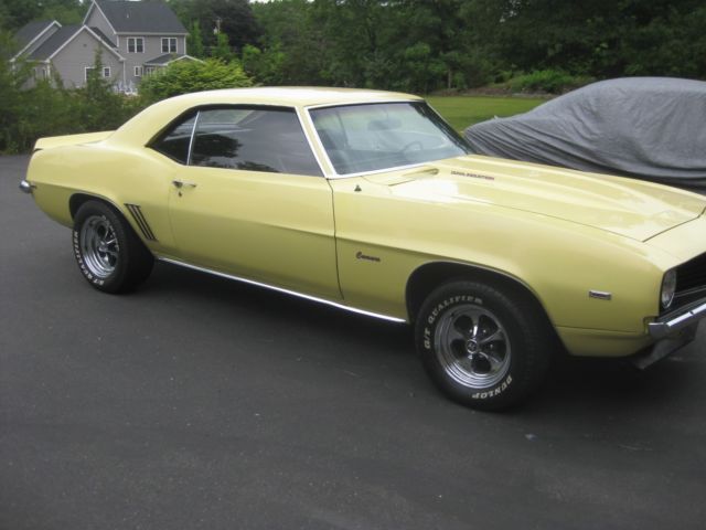 1969 ButterNut Yellow Chevrolet Camaro Coupe