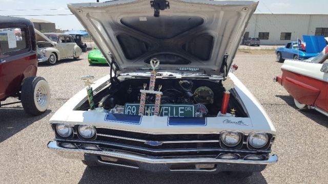 1969 White Chevrolet Chevelle