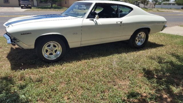 1969 White Chevrolet Chevelle