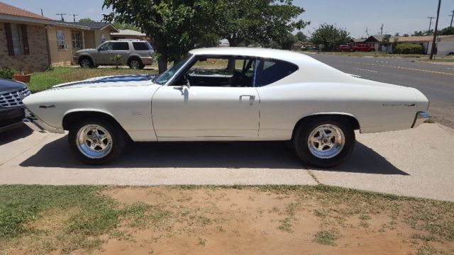 1969 White Chevrolet Chevelle