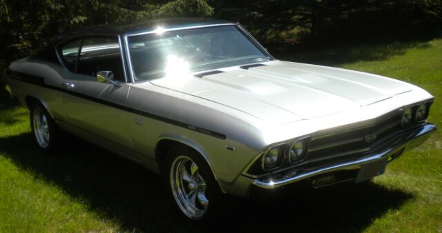 1969 Silver Chevrolet Chevelle Coupe