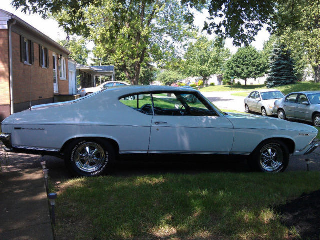 1969 White Chevrolet Chevelle Coupe