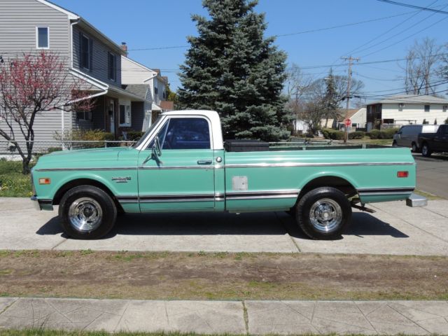 1969 Green and White Chevrolet C/K Pickup 1500 Pick up