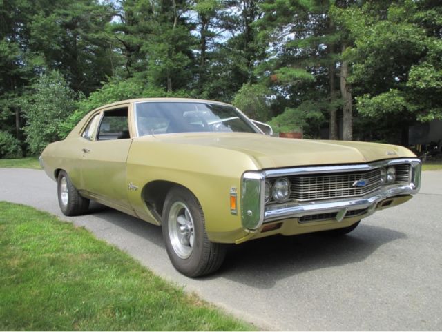 1969 Gold Chevrolet Biscayne Sedan