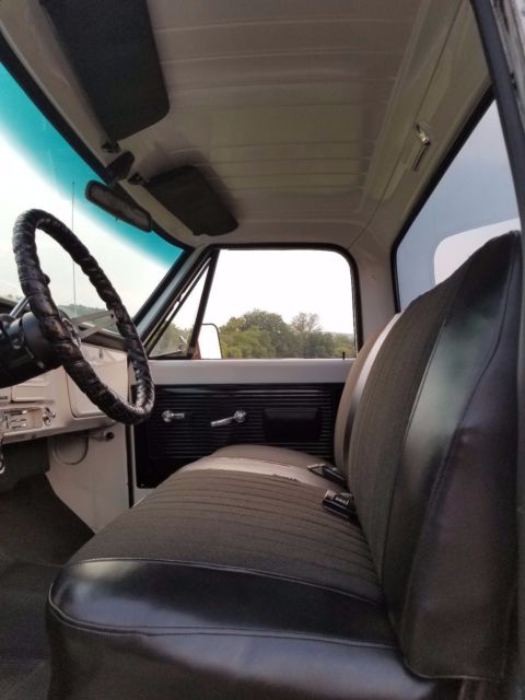 1969 White Chevrolet C-10 Standard Cab Pickup
