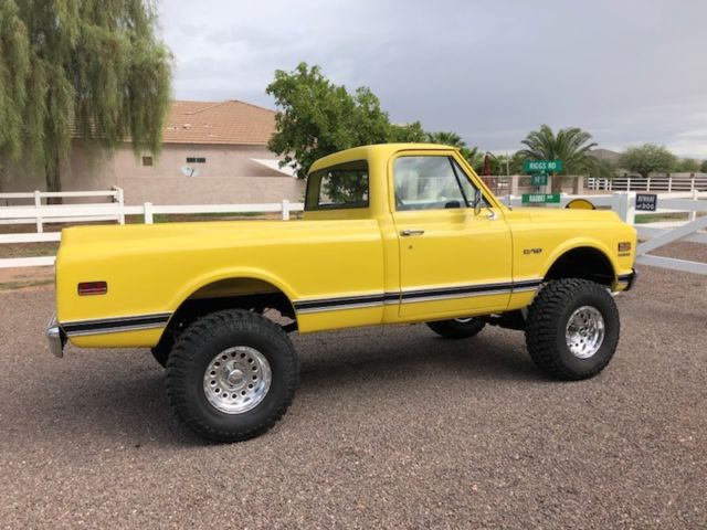 1969 YELLOW Chevrolet C-10 Standard Cab Pickup