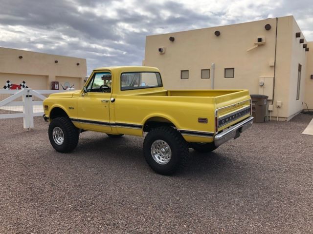 1969 YELLOW Chevrolet C-10 Standard Cab Pickup