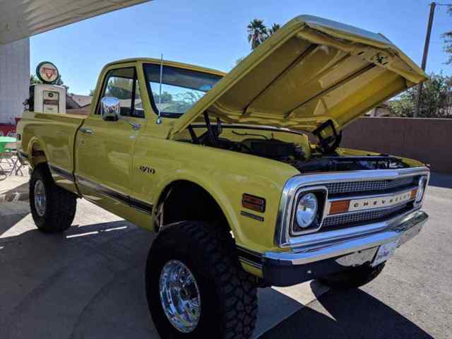 1969 YELLOW Chevrolet C-10 Standard Cab Pickup