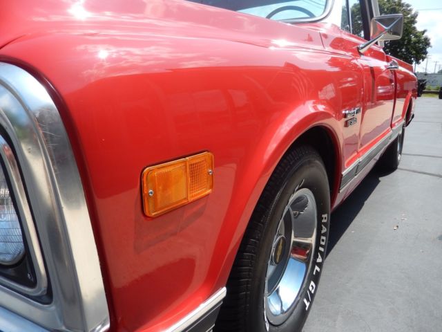 1969 Two Tone Chevrolet C-10 Standard Cab Pickup