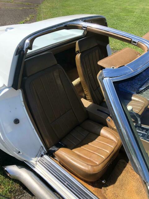 1969 White Chevrolet Corvette Coupe