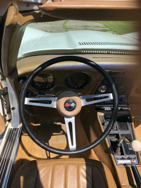 1969 White Chevrolet Corvette Coupe