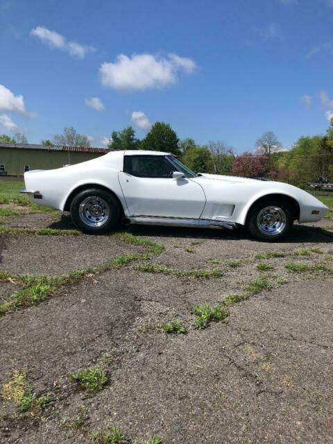 1969 White Chevrolet Corvette Coupe