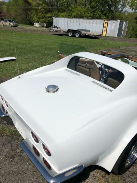 1969 White Chevrolet Corvette Coupe
