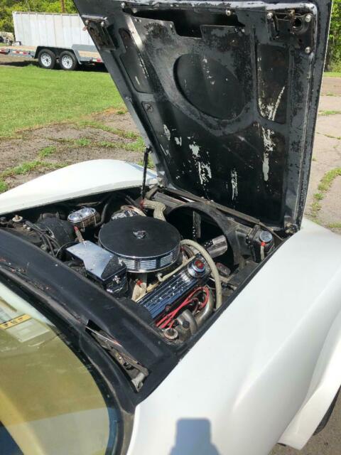 1969 White Chevrolet Corvette Coupe