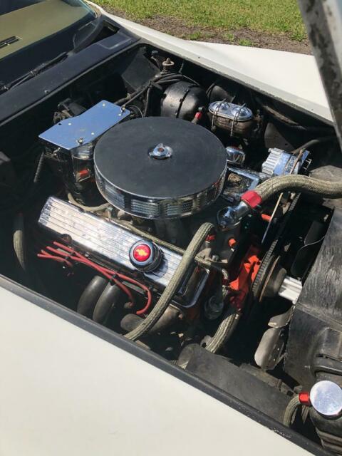 1969 White Chevrolet Corvette Coupe