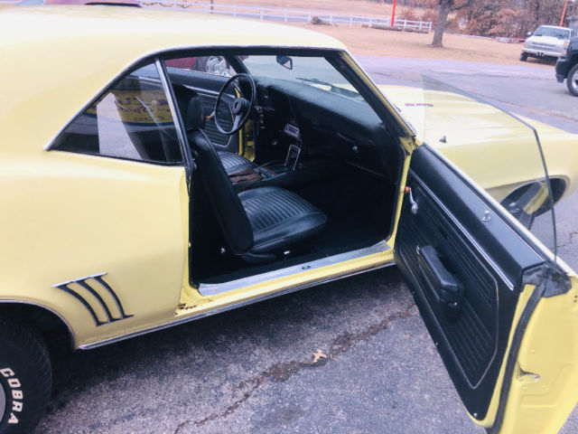 1969 Yellow Chevrolet Camaro --