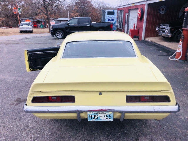 1969 Yellow Chevrolet Camaro --