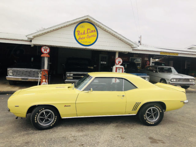 1969 Yellow Chevrolet Camaro --