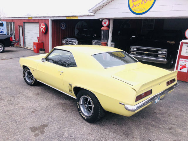 1969 Yellow Chevrolet Camaro --