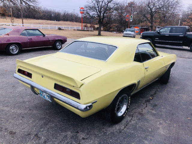 1969 Yellow Chevrolet Camaro --