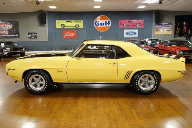 1969 Yellow Chevrolet Camaro --