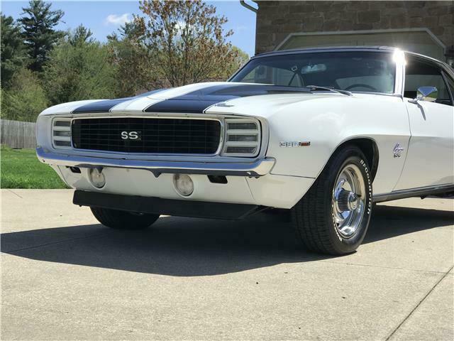 1969 White Chevrolet Camaro 2 door