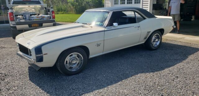 1969 White Chevrolet Camaro Coupe