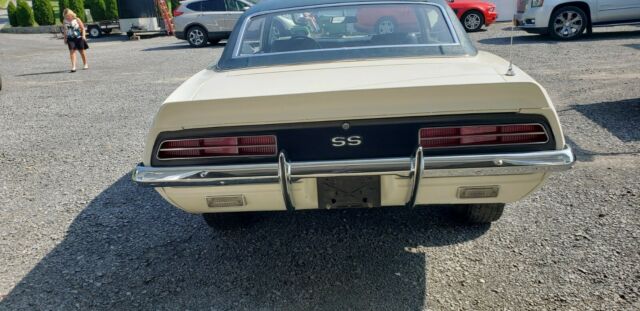 1969 White Chevrolet Camaro Coupe